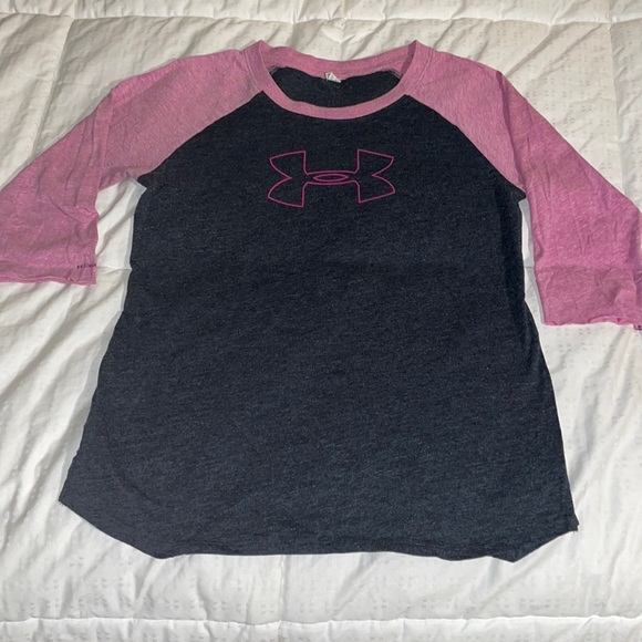 UA raglan 3/4 sleeve top must be bundled minim of $15 - Picture 1 of 8
